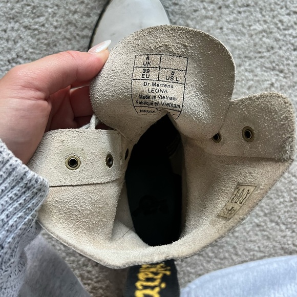 DR. MARTEN Leona Boot off-white - Picture 3 of 5